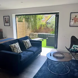 The Hideaway With Own Private Sunny Garden Apartment Bournemouth